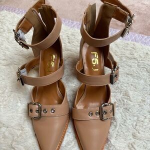 NEW NEVER WORN beautiful Nude buckle shoes Size 8
